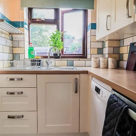 Spacious 1 Bed Flat-Free Parking Hillingdon Exterior photo