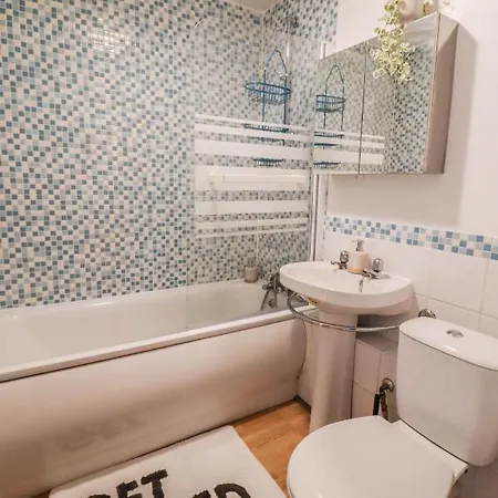 Spacious 1 Bed Flat-Free Parking Hillingdon Exterior photo