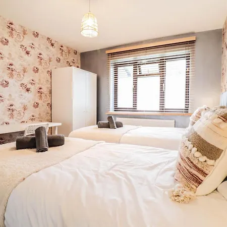Spacious 1 Bed Flat-Free Parking Hillingdon Exterior photo