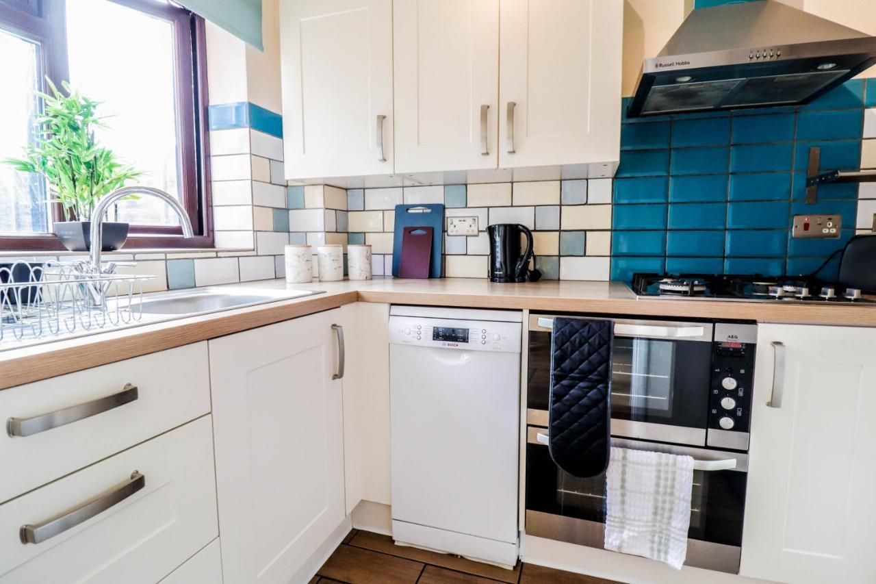 Apartment Spacious 1 Bed Flat-free Parking *