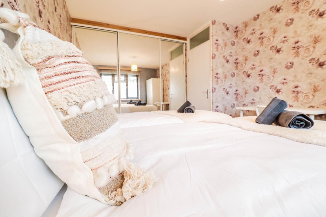 Spacious 1 Bed Flat-free Parking Apartment *